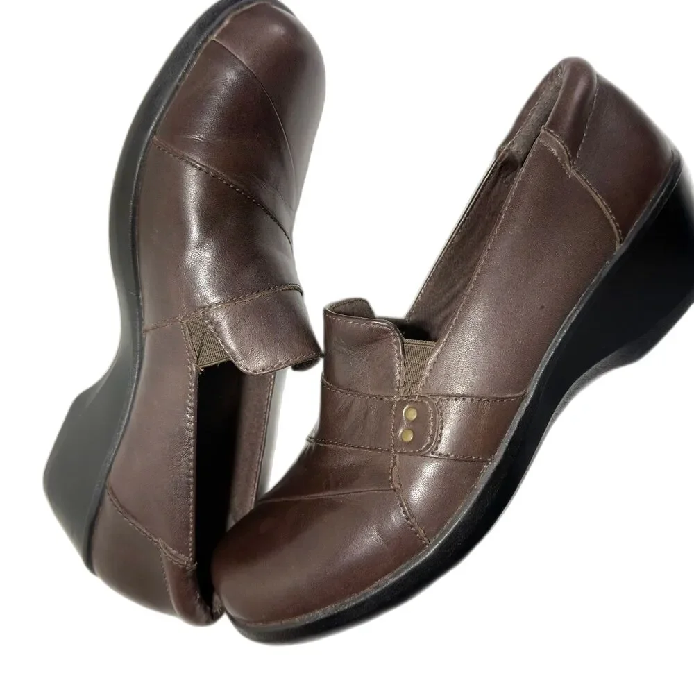 Clarks Collection Brown Leather Clogs Slip on Comfort Shoes Womens Size 9